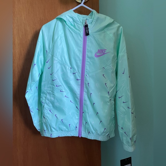 Nike brand new with tags! - Picture 1 of 4